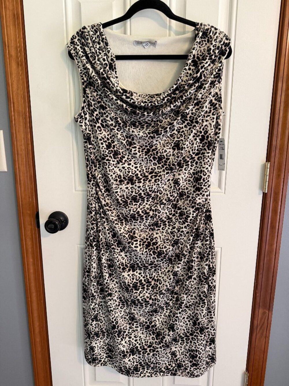 New!! Larry Levine Woman's Leopard Print Dress L
